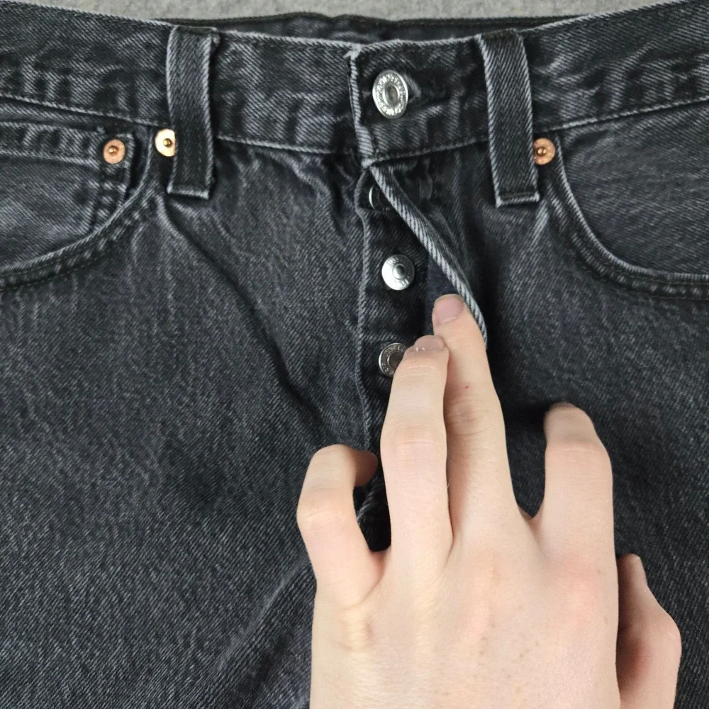 Levi 501 Jeans Mens 32x30 Black Straight Fit Button Fly Denim Pants Classic Y2k